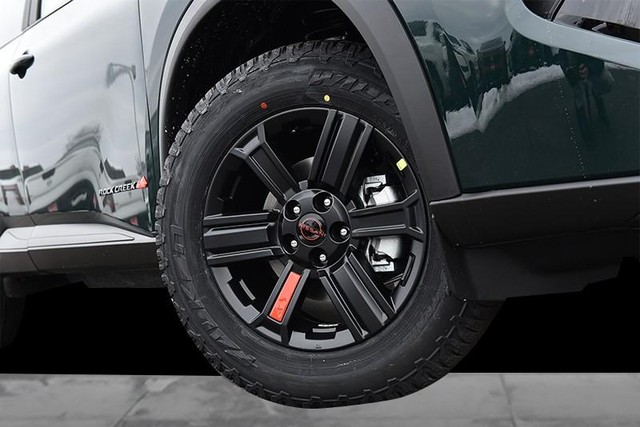 Nissan Rogue Vehicle Image 03