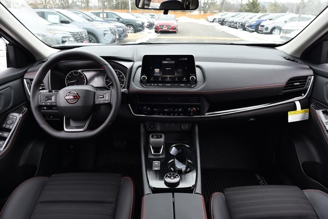 Nissan Rogue Vehicle Image 08