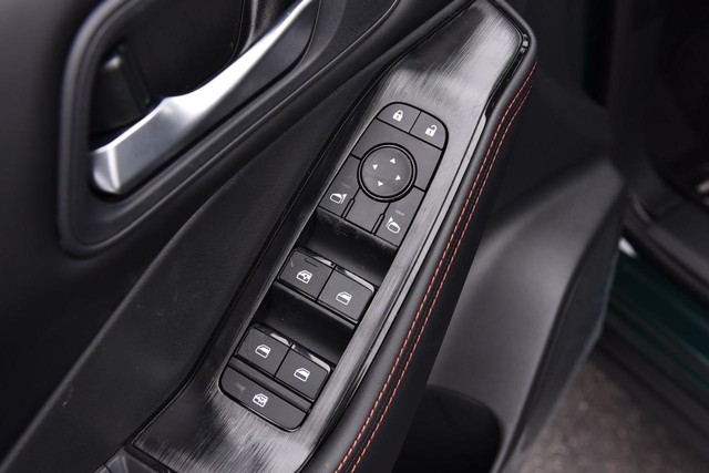 Nissan Rogue Vehicle Image 09