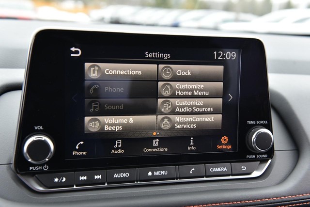 Nissan Rogue Vehicle Image 17