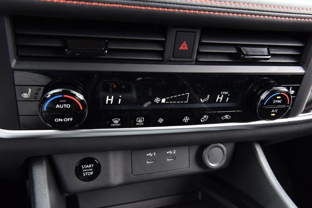 Nissan Rogue Vehicle Image 18