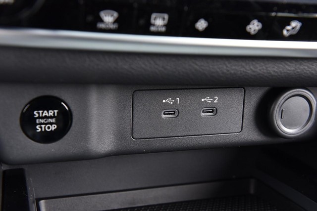 Nissan Rogue Vehicle Image 19