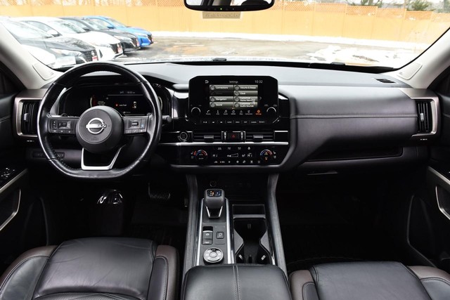 Nissan Pathfinder Vehicle Image 08