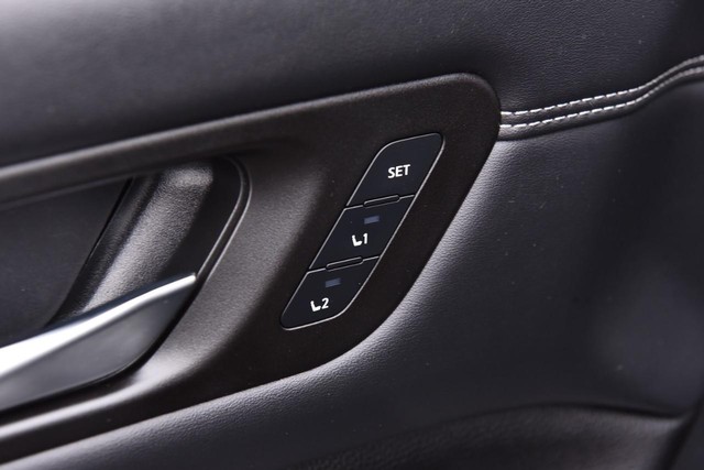 Nissan Pathfinder Vehicle Image 10