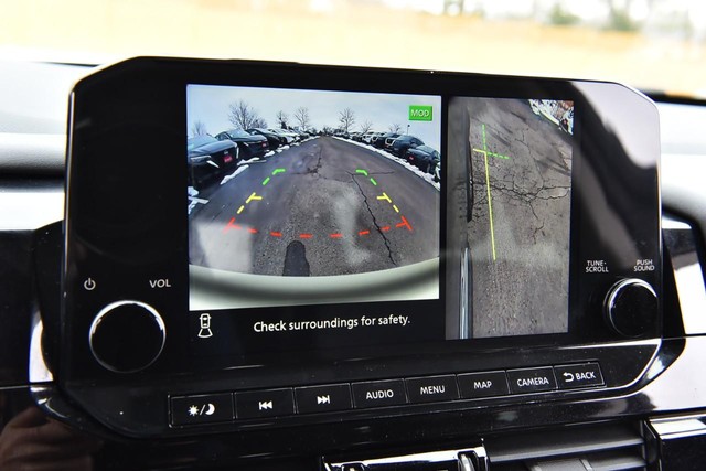 Nissan Pathfinder Vehicle Image 15