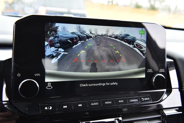 Nissan Pathfinder Vehicle Image 16