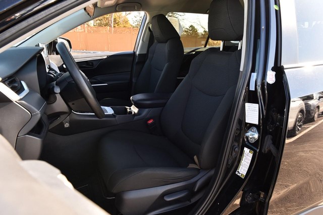 Toyota RAV4 Vehicle Image 17