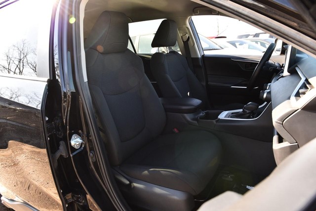 Toyota RAV4 Vehicle Image 18