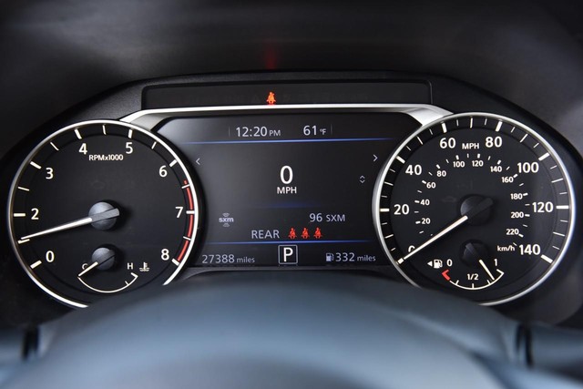 Nissan Altima Vehicle Image 12