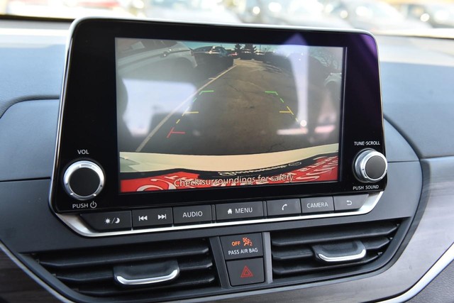 Nissan Altima Vehicle Image 13