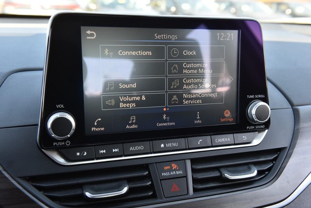 Nissan Altima Vehicle Image 14