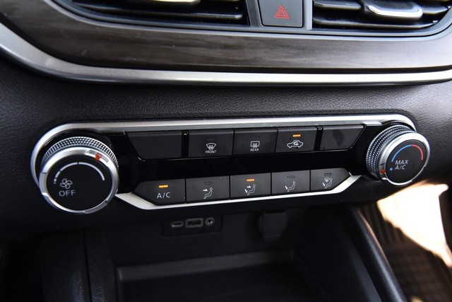 Nissan Altima Vehicle Image 15