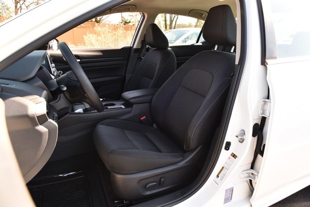 Nissan Altima Vehicle Image 19