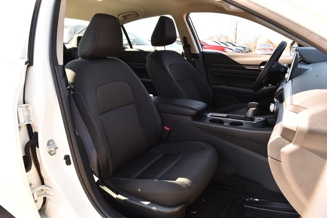 Nissan Altima Vehicle Image 20