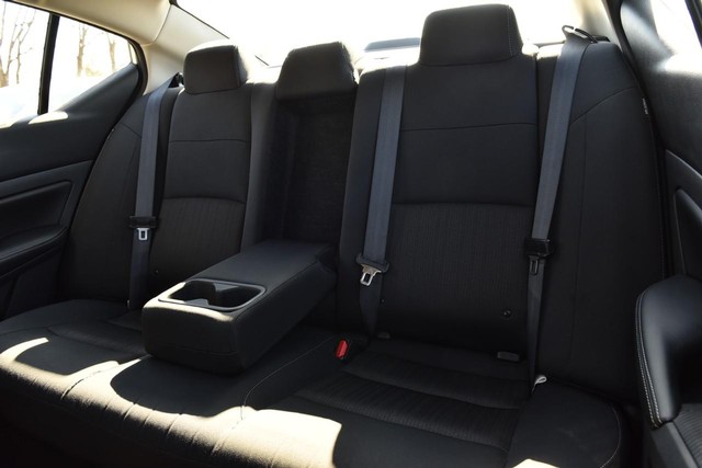 Nissan Altima Vehicle Image 21