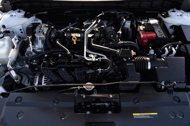 Nissan Altima Vehicle Image 24