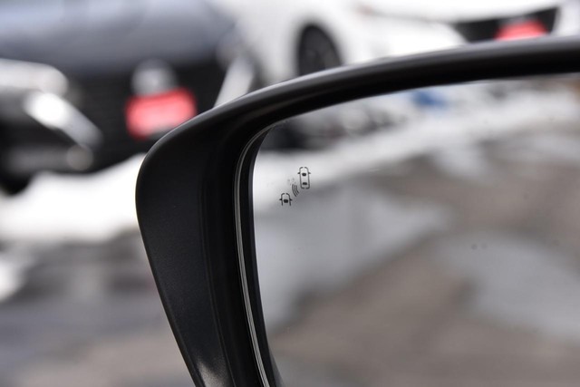 Nissan Frontier Vehicle Image 12