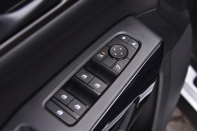 Nissan Pathfinder Vehicle Image 09