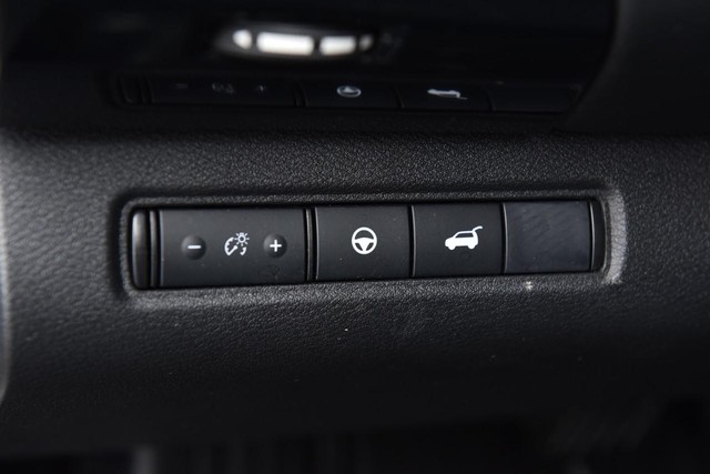 Nissan Pathfinder Vehicle Image 11