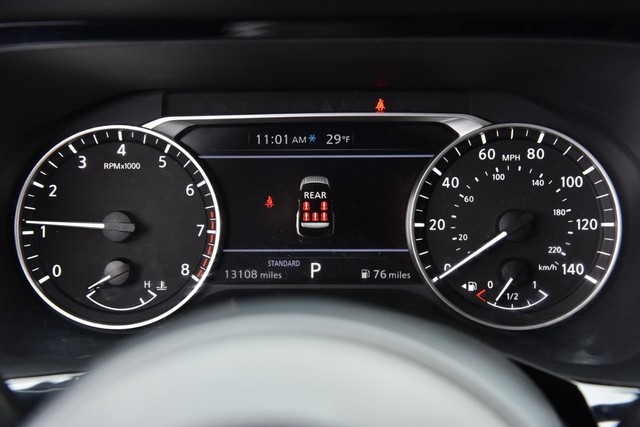 Nissan Pathfinder Vehicle Image 12