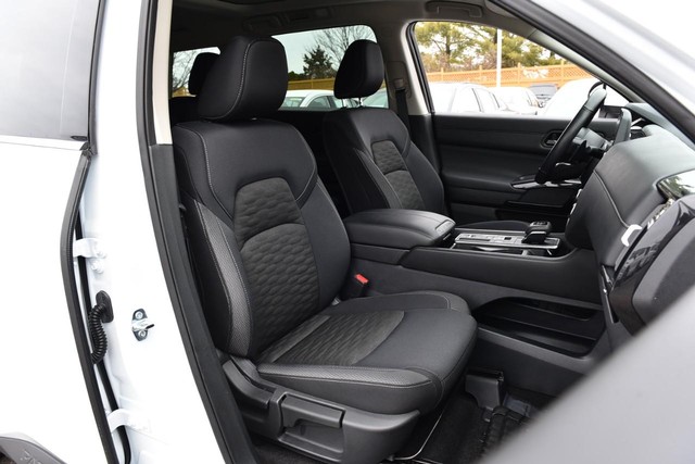 Nissan Pathfinder Vehicle Image 21