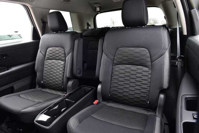 Nissan Pathfinder Vehicle Image 23