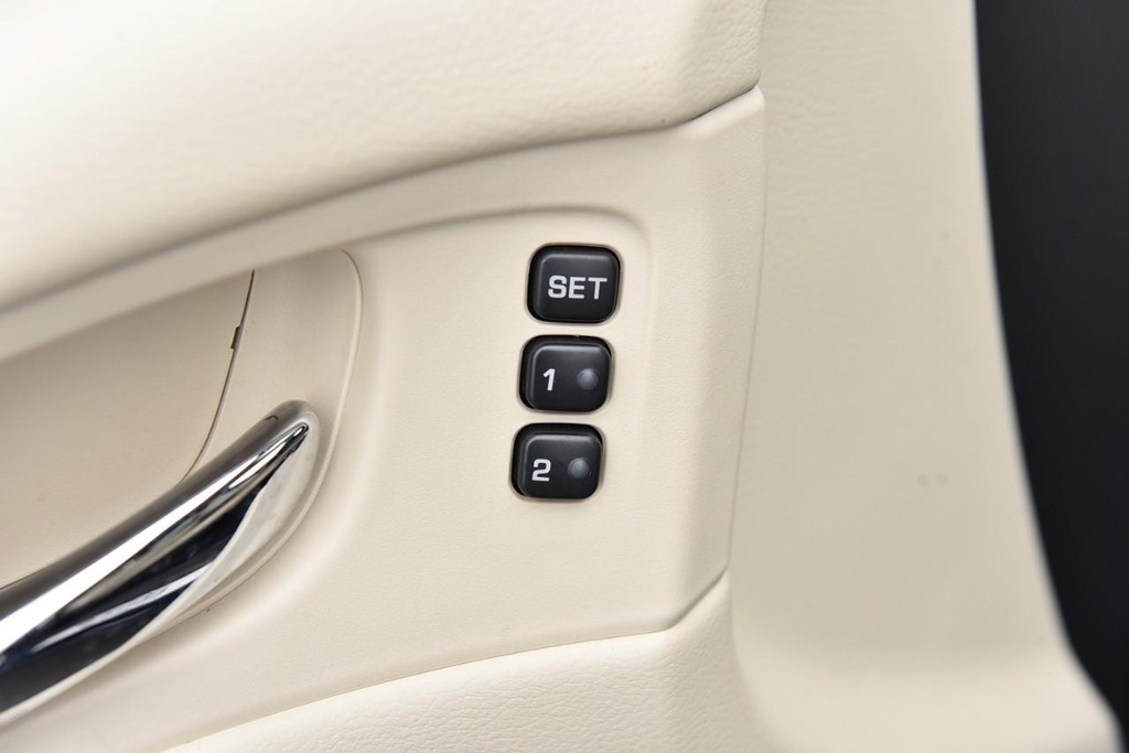 Nissan Murano Vehicle Image 10