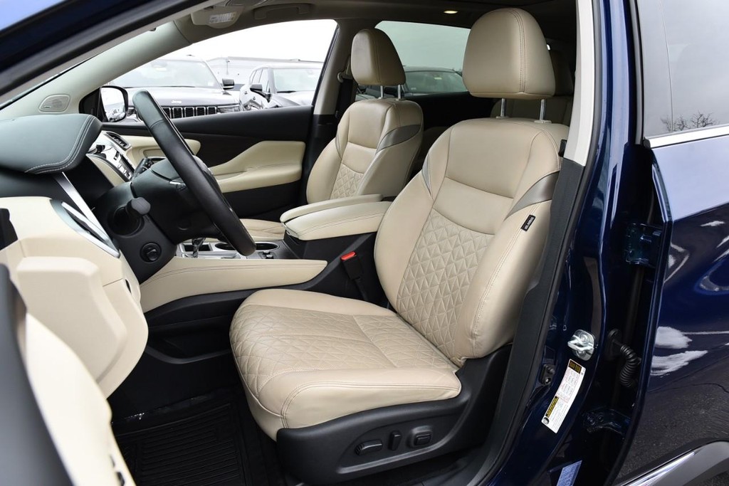 Nissan Murano Vehicle Image 24