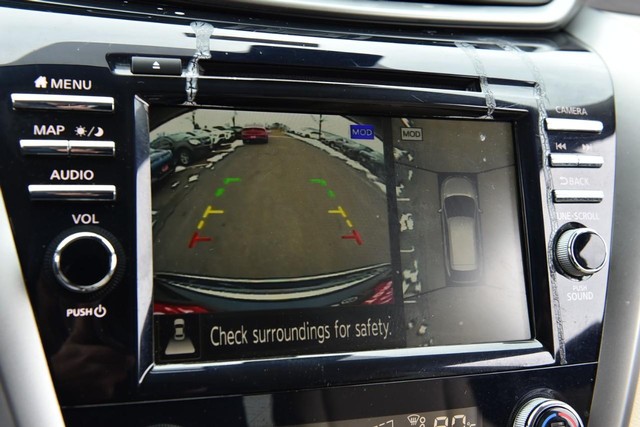 Nissan Murano Vehicle Image 15