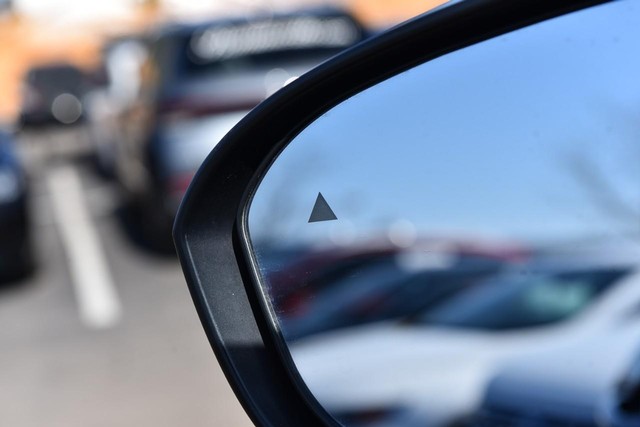 Mitsubishi Outlander Vehicle Image 10