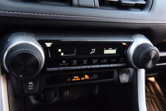 Toyota RAV4 Vehicle Image 14