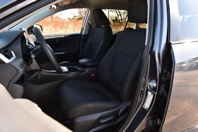 Toyota RAV4 Vehicle Image 17