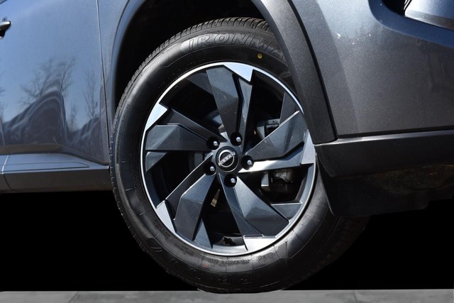 Nissan Rogue Vehicle Image 03