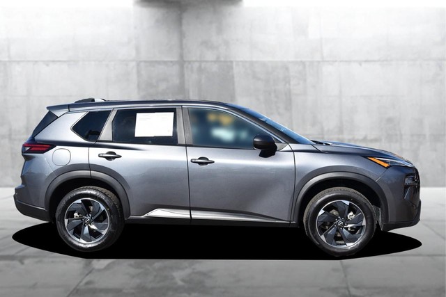 Nissan Rogue Vehicle Image 05