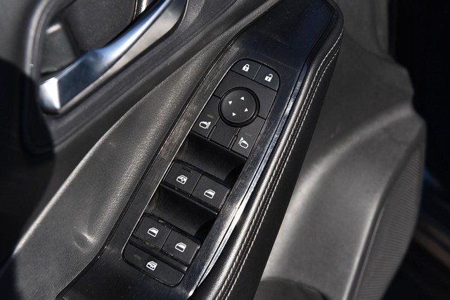 Nissan Rogue Vehicle Image 09