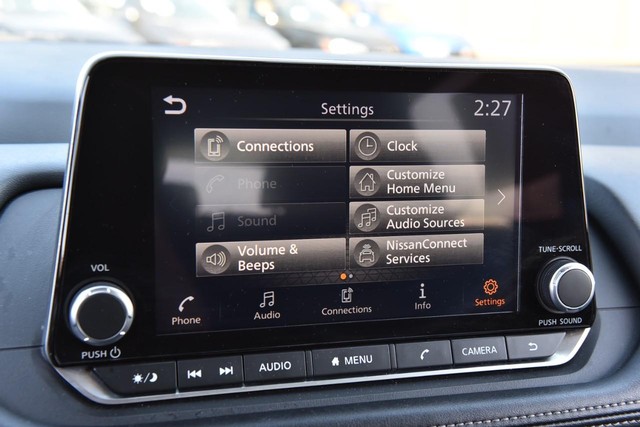 Nissan Rogue Vehicle Image 14