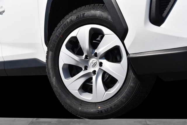 Toyota RAV4 Vehicle Image 03