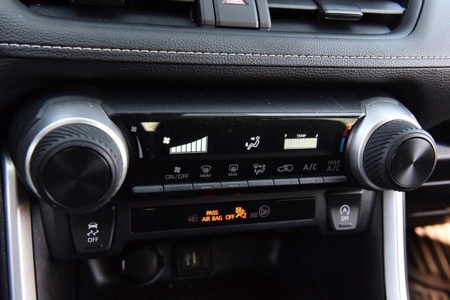 Toyota RAV4 Vehicle Image 14