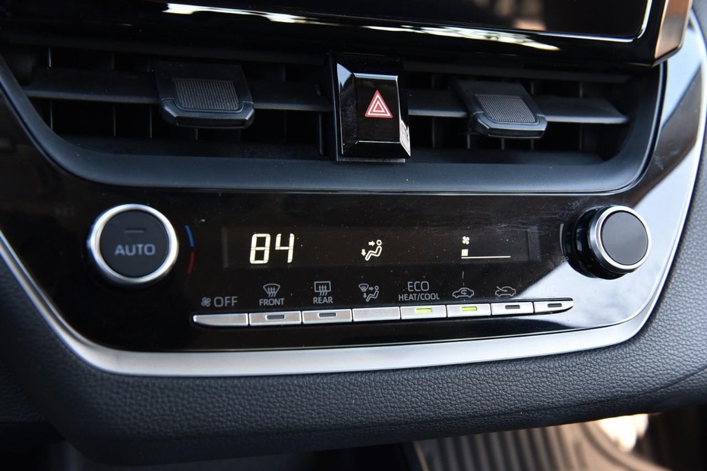 Toyota Corolla Vehicle Image 14