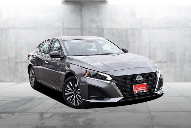 Nissan Altima Vehicle Image 02