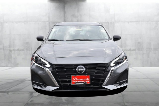 Nissan Altima Vehicle Image 04