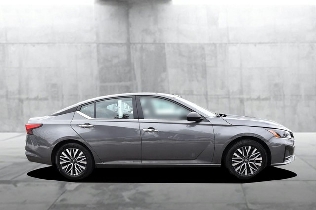 Nissan Altima Vehicle Image 05