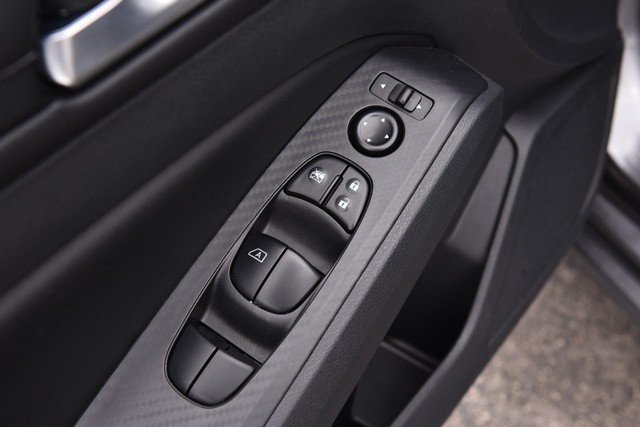 Nissan Altima Vehicle Image 09