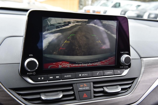 Nissan Altima Vehicle Image 13