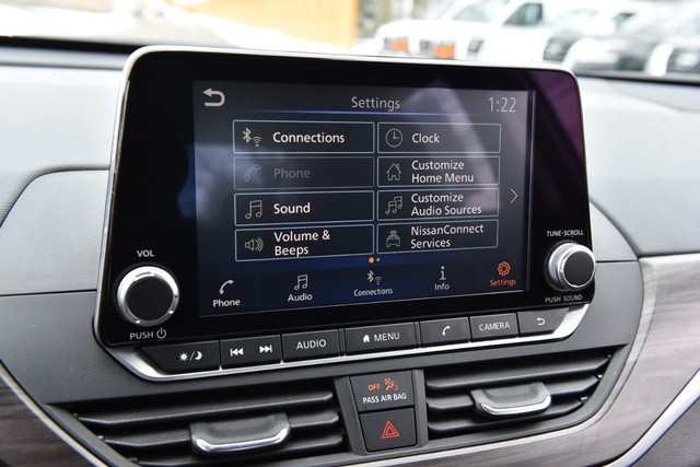 Nissan Altima Vehicle Image 14