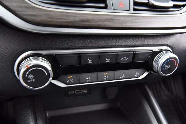 Nissan Altima Vehicle Image 15