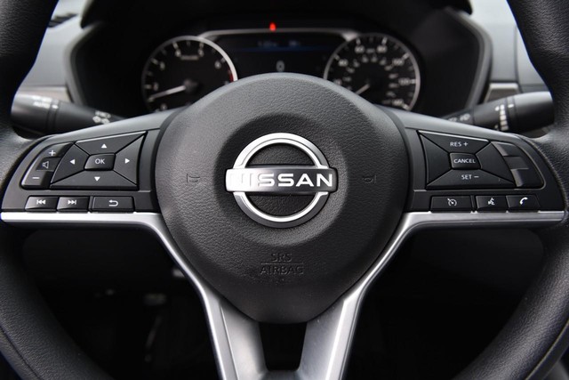 Nissan Altima Vehicle Image 18