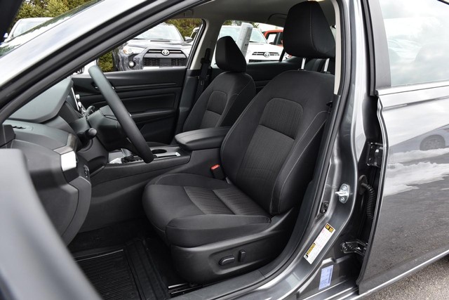 Nissan Altima Vehicle Image 19