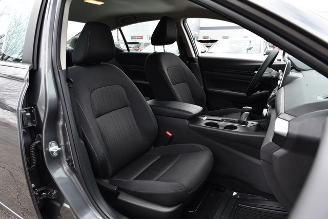 Nissan Altima Vehicle Image 20