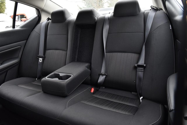 Nissan Altima Vehicle Image 21